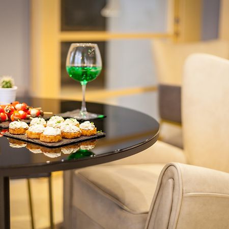 Holiday Inn Milan Garibaldi Station By Ihg Esterno foto