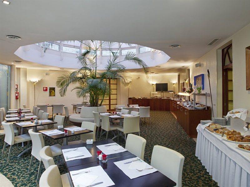 Holiday Inn Milan Garibaldi Station By Ihg Esterno foto